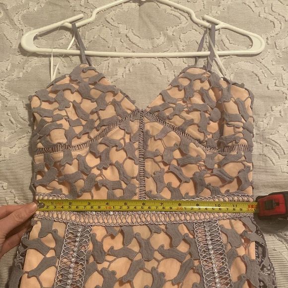 EUC. Elliatt "Tingle" Periwinkle lace dress with nude underlay - XS - Picture 12 of 13